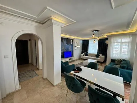 Pristine אלאניה